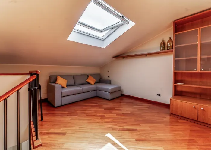 La Terrazza Sul Parco ,8 Guests, 3 Bedrooms, Huge Terrace & Free Parking Apartment