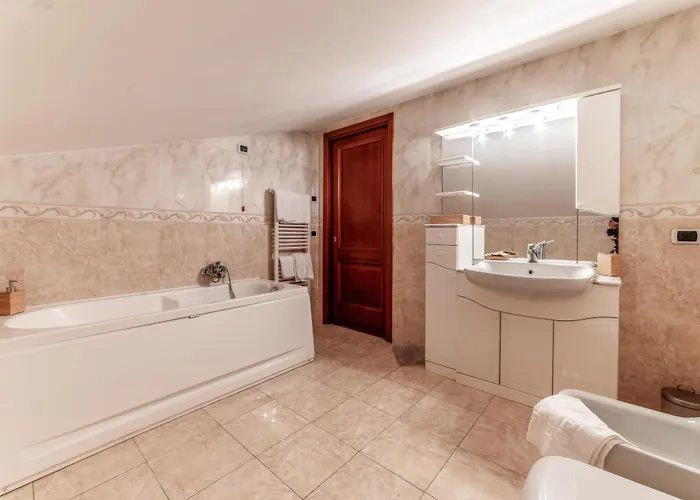 La Terrazza Sul Parco ,8 Guests, 3 Bedrooms, Huge Terrace & Free Parking Rom