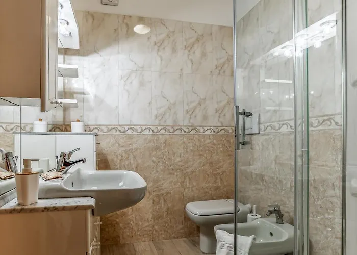 La Terrazza Sul Parco ,8 Guests, 3 Bedrooms, Huge Terrace & Free Parking *