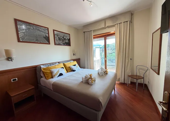 La Terrazza Sul Parco ,8 Guests, 3 Bedrooms, Huge Terrace & Free Parking * Rom