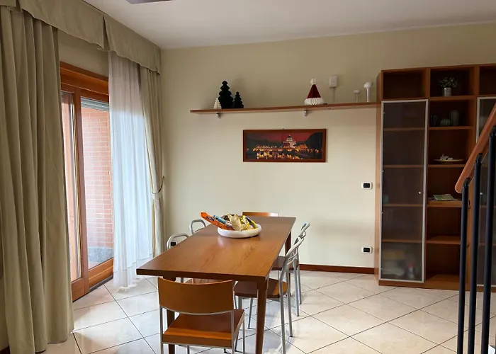 Apartment La Terrazza Sul Parco ,8 Guests, 3 Bedrooms, Huge Terrace & Free Parking Rom