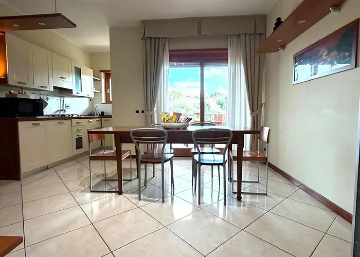 La Terrazza Sul Parco ,8 Guests, 3 Bedrooms, Huge Terrace & Free Parking Rom